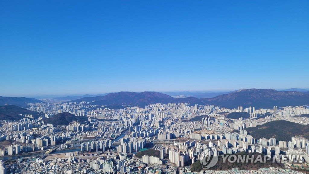 부산·울산·경남 대체로 맑고 강풍…낮 최고 15도