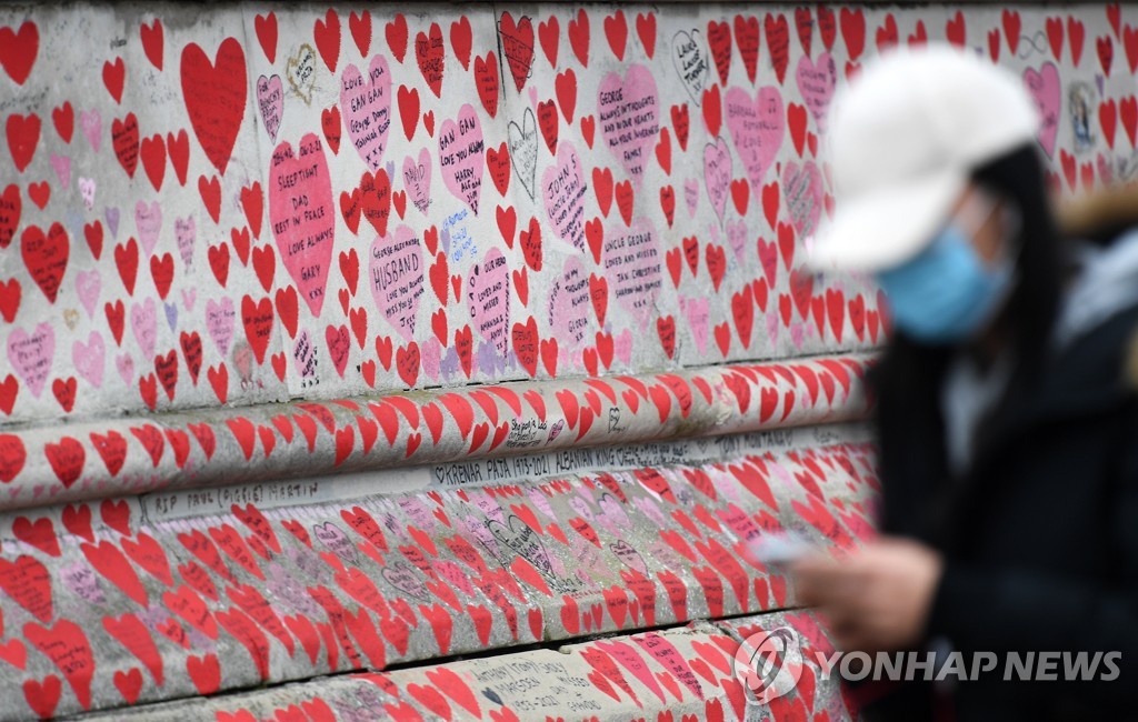 정치적 도박인가…英 확진자 격리 '조기 폐지' 계획 논란