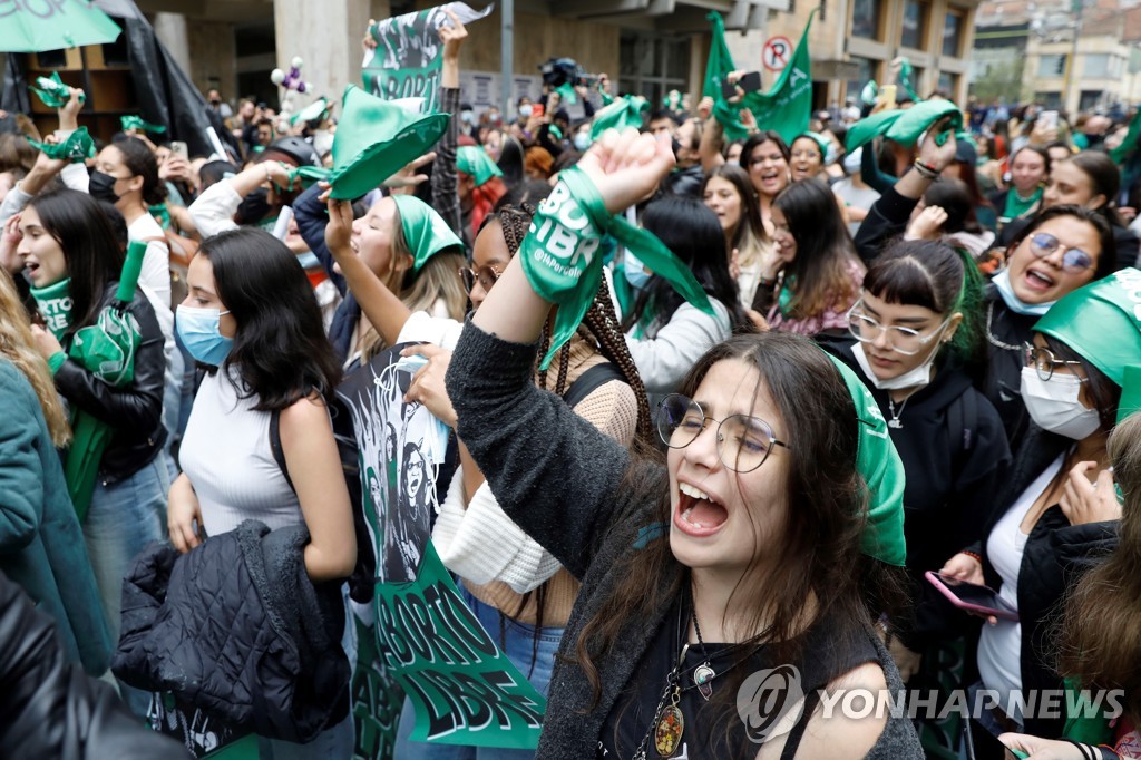 콜롬비아, 임신 24주 이전 낙태는 처벌 않기로…"역사적 결정"