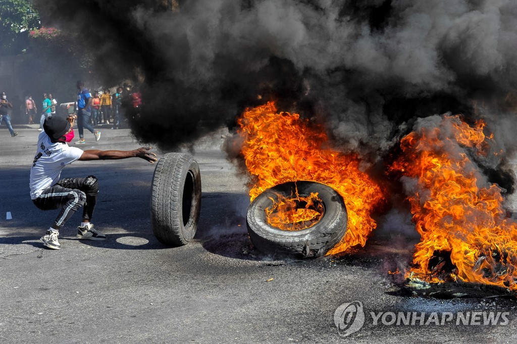 아이티 '임금인상 요구' 시위 중 기자 1명 경찰 총맞아 사망