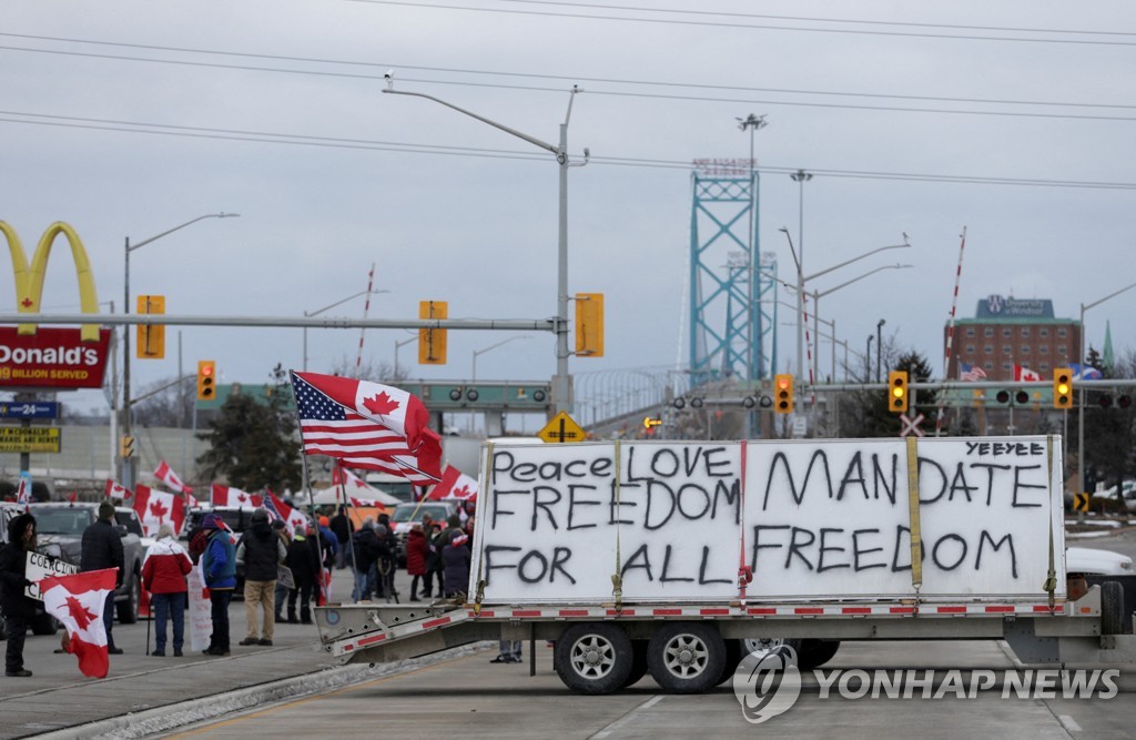 캐나다, 트럭 시위대 전방위 압박…트뤼도 "집에 돌아갈 시간"(종합)