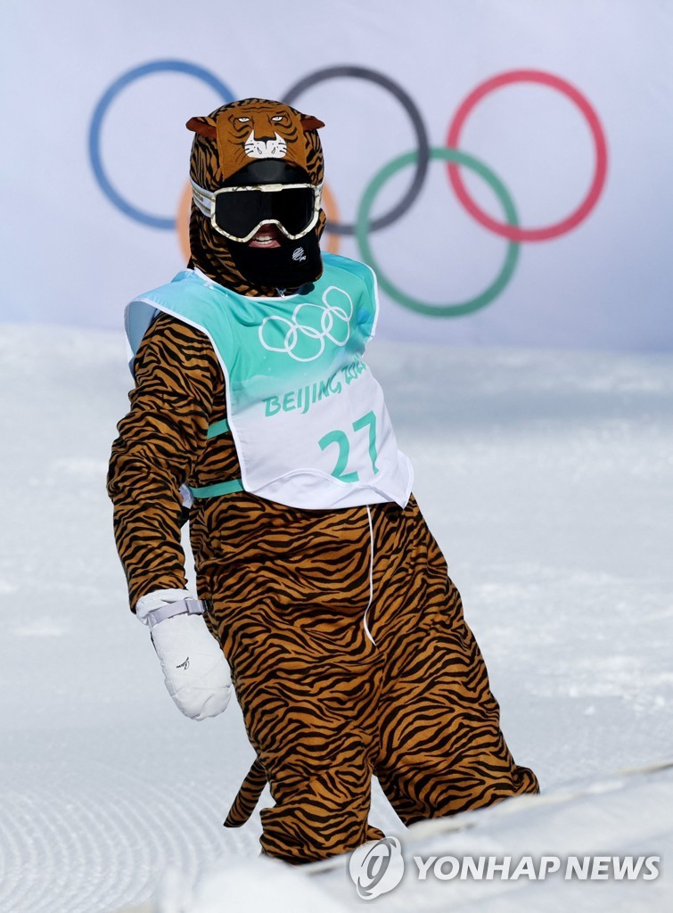 [올림픽] 설원에 등장한 호랑이…프랑스 스노보드 선수, 깜짝 분장