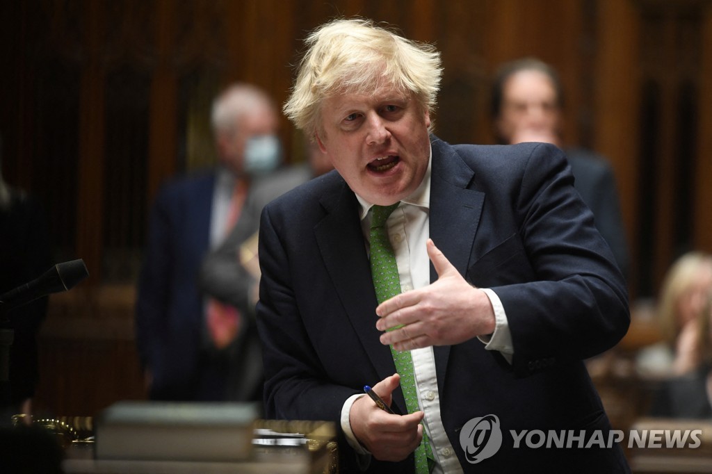 [우크라 일촉즉발] EU·영국 일제히 대러제재…독, 가스관 사업 중단