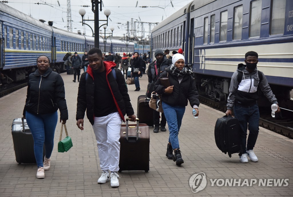 [우크라 침공] 서부 리비우 러군 전격 진입…"우크라 격퇴 주장"