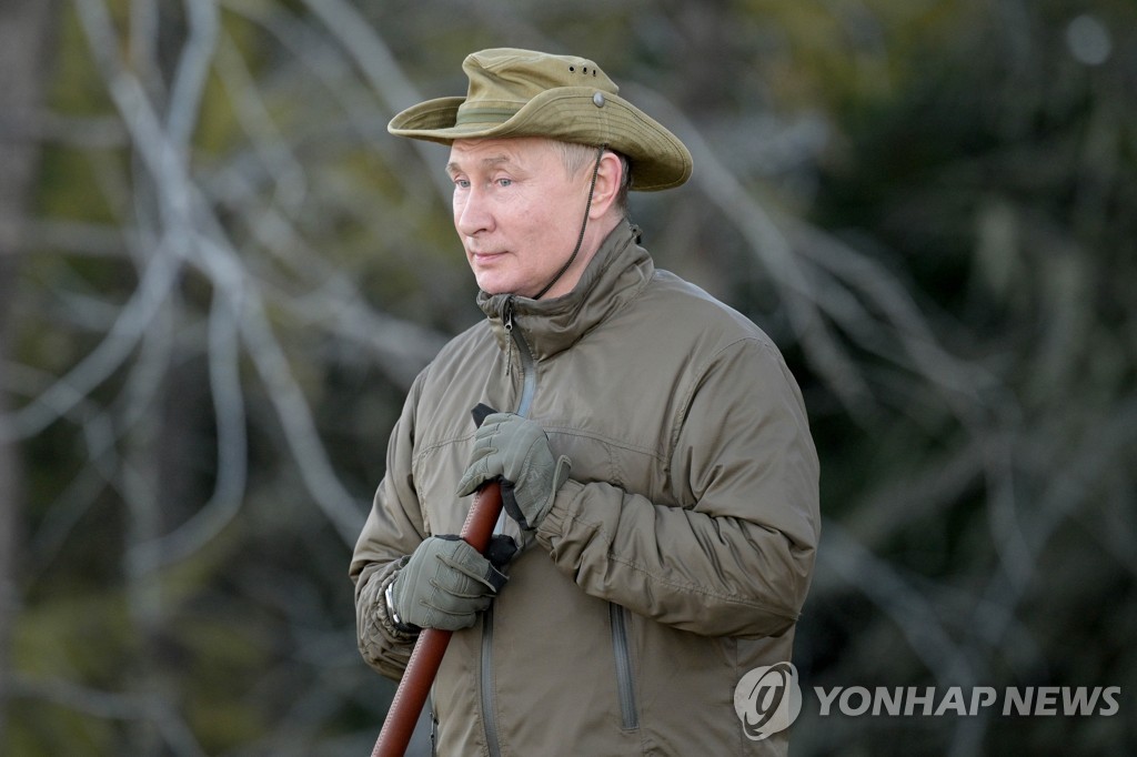 [우크라 침공] "서방 제재명단 오른 푸틴, 숨겨둔 재산 100조원 훌쩍"