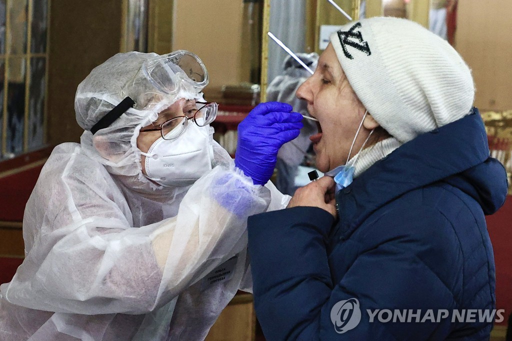 [월드&포토] 전쟁 위기에 기약없는 피란길 오른 우크라이나 주민들