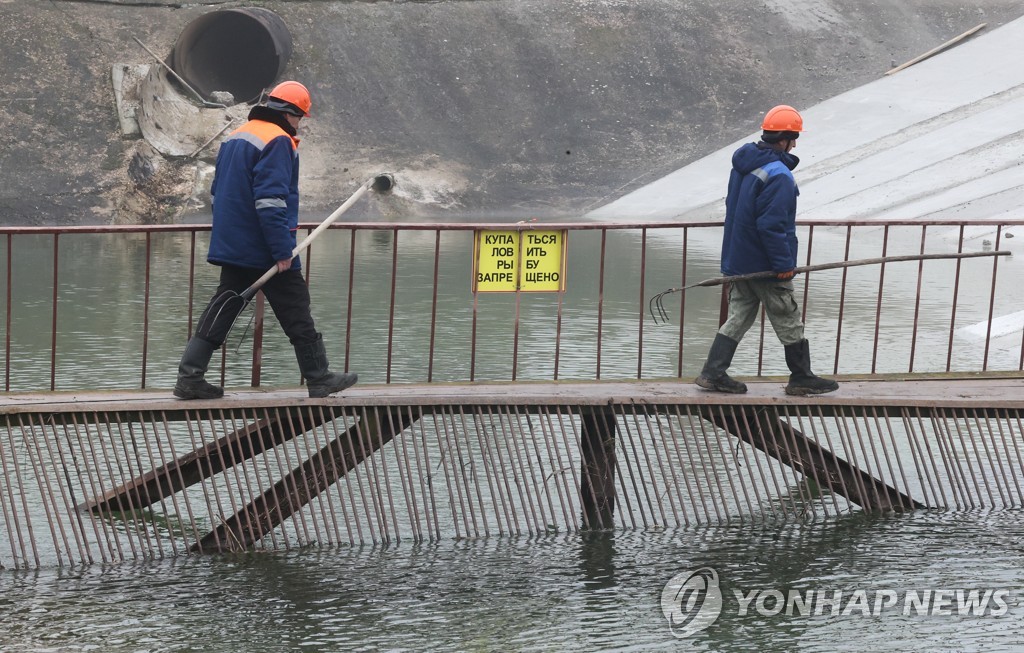 [우크라 침공] 크림반도 물 공급 막는 댐, 러시아군이 해체