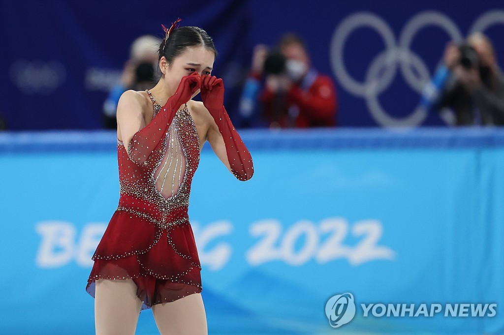 [월드&포토] 연기 중 '꽈당' 中 피겨대표 폭풍비난에 눈물