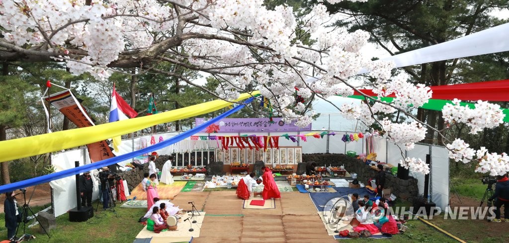 제주 어촌계마다 풍어 기원 '해녀굿' 봉행…내달엔 영등굿