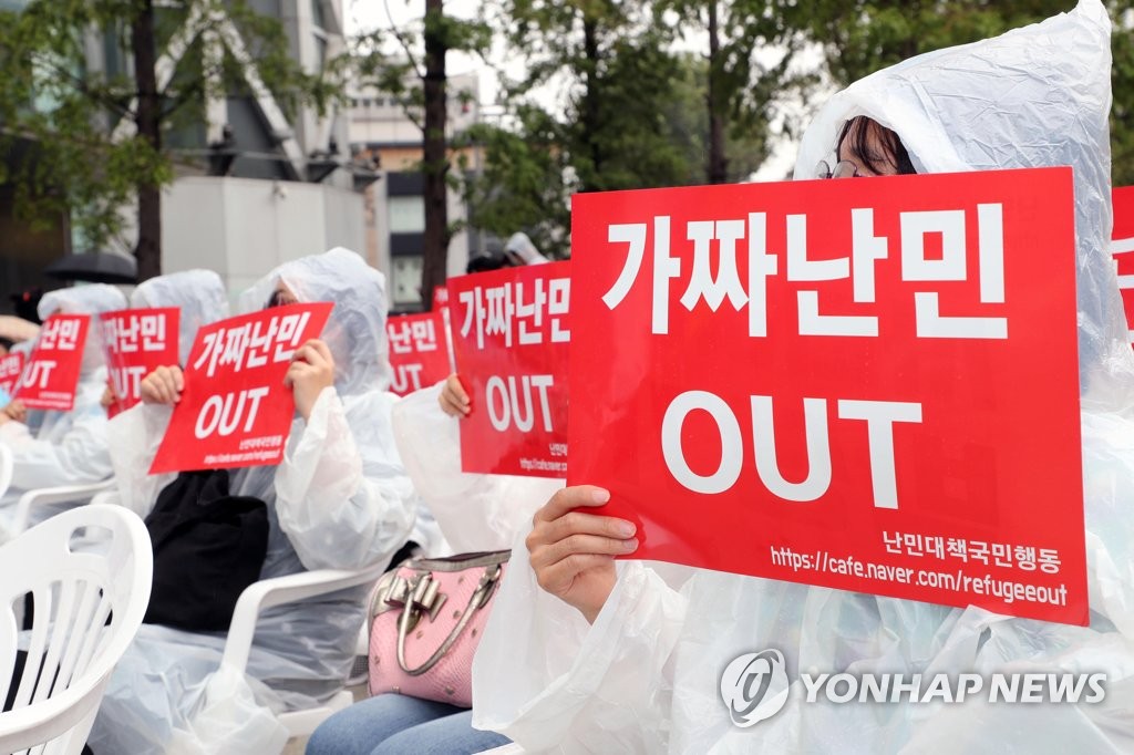 [난민법 10년] ④ "난민 인정 장벽 낮춰야" vs "지금도 많아"