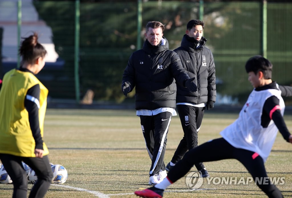 우승은 놓쳤지만…한국 여자축구 아시아 '2강' 올린 벨 감독