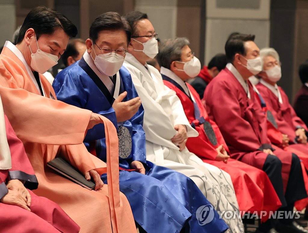 '李-安 단일화' 군불 때는 민주…安에 총리 제안설까지