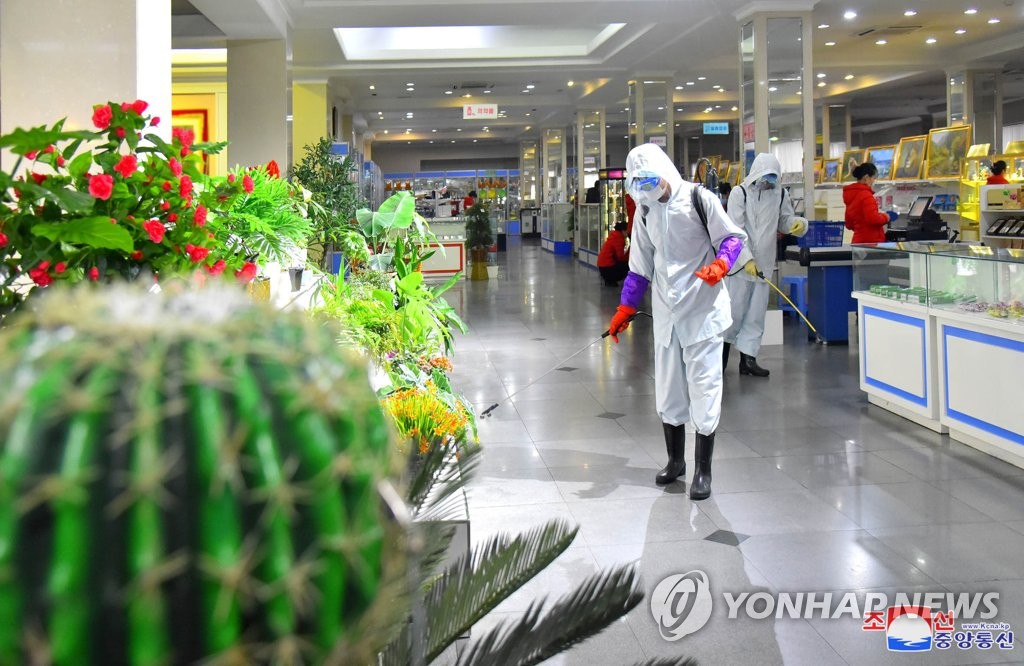 북한 "남측 코로나 급격 전파…하루 확진자 10만명 처음 넘어"