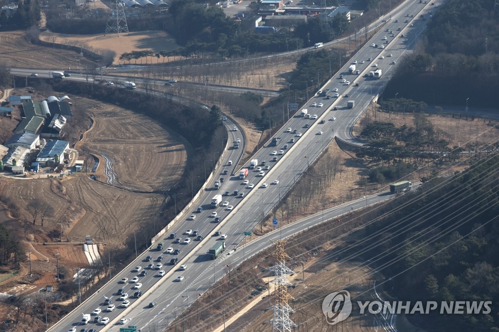 설연휴 고속도로 통행량 1%↑…오미크론 확산에 이동 자제한 듯