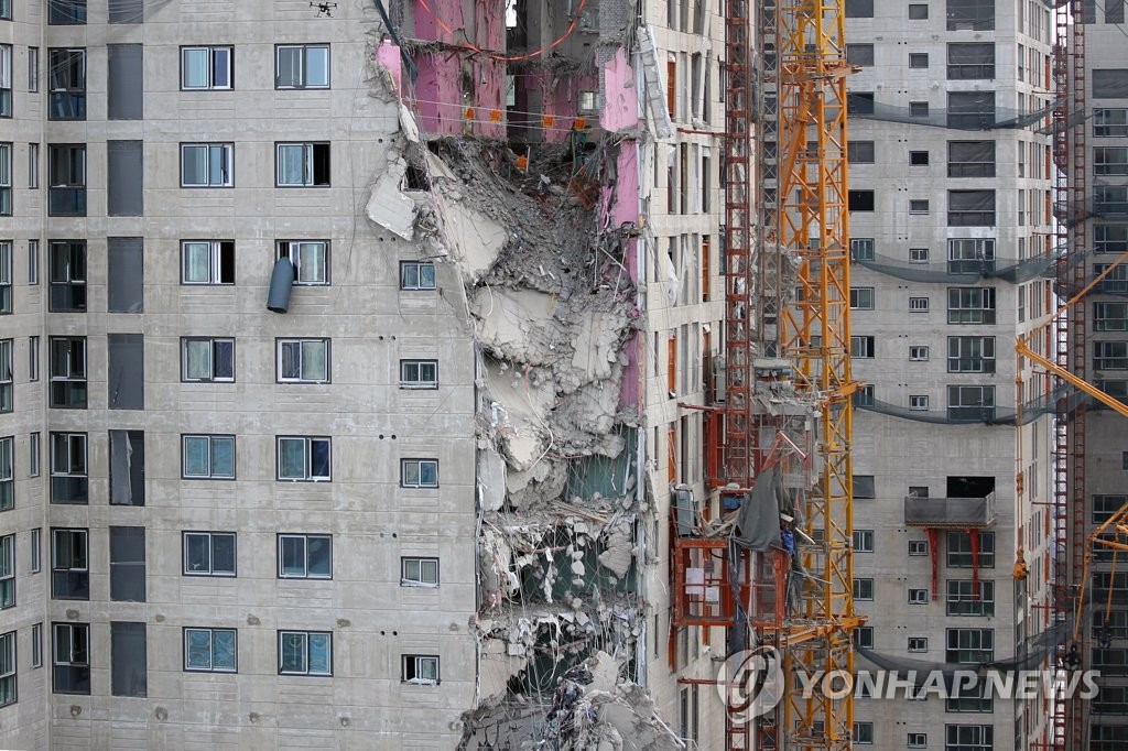 광주 아파크 붕괴사고 수사팀 명절 연휴에도 압수물 분석 박차