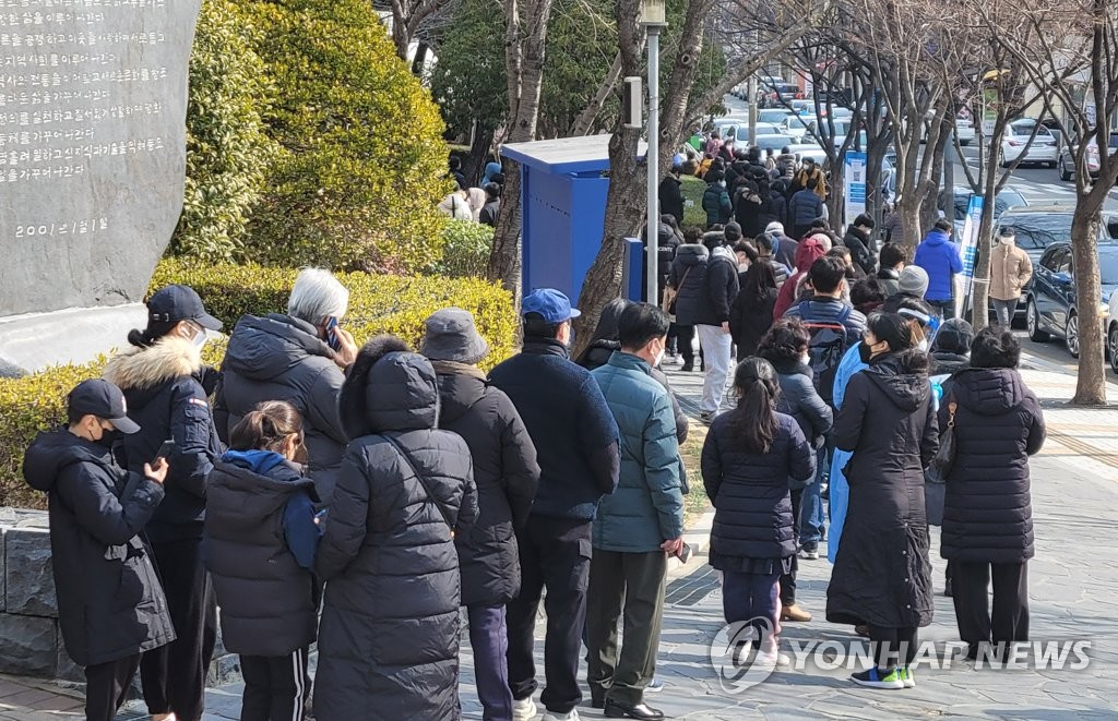 부산, 일일 확진 2천 명 육박…오후 2시까지 1천713명(종합)