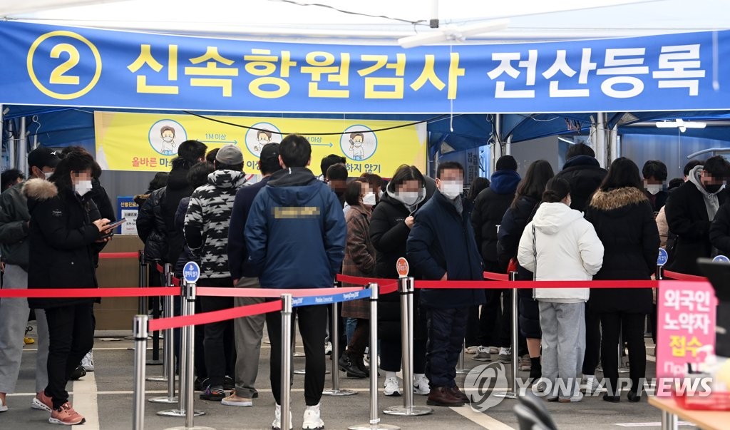 강원 동해안 관광지 확진자 폭증…행락철 앞두고 '노심초사'