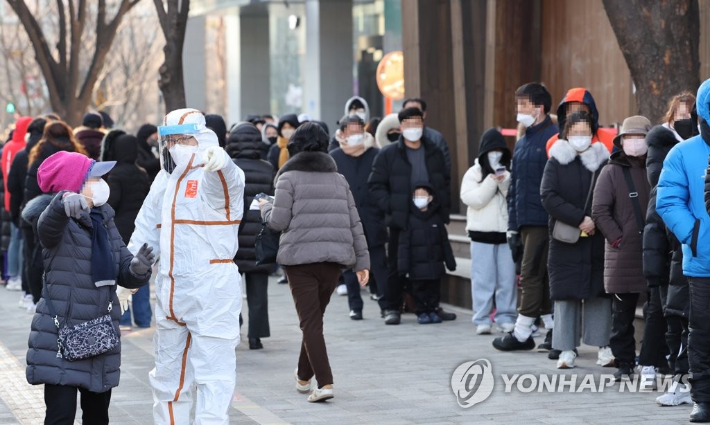 코로나19 확진자 오늘도 역대최다…거리두기 연장 가능성 '무게'