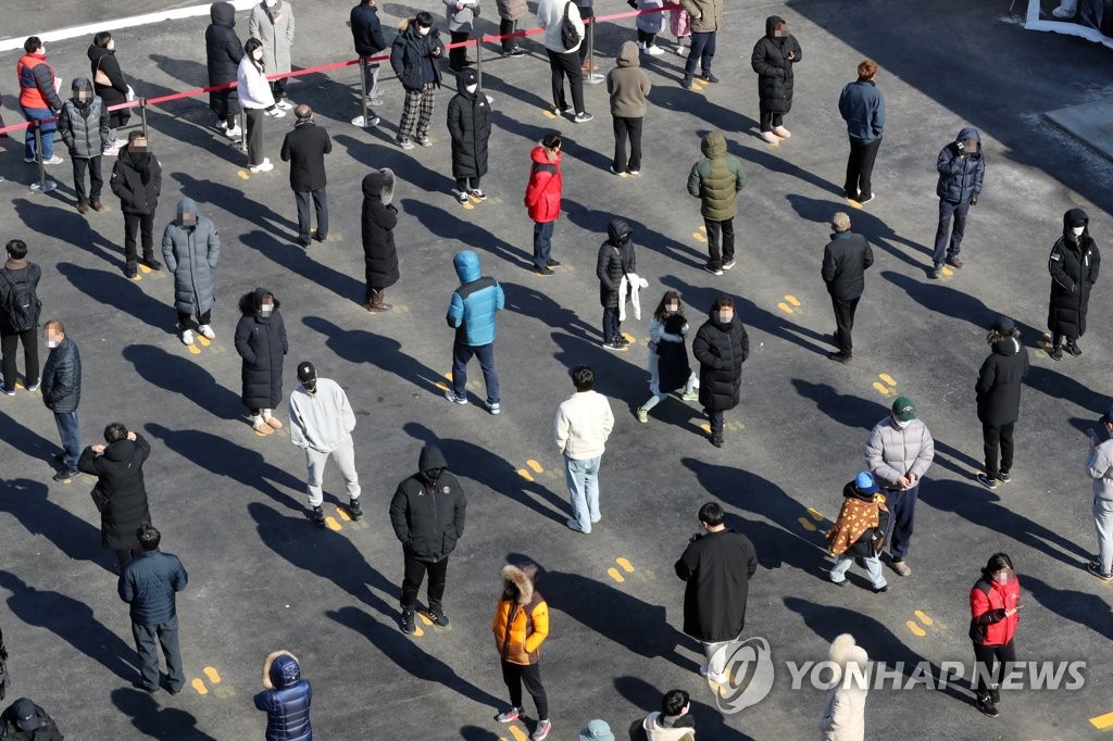 동네병원 코로나19 검사 첫날…의료진도, 시민도 우왕좌왕