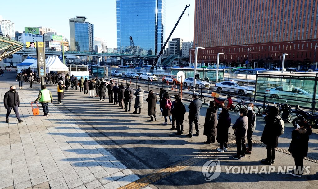 오미크론 정점 오기도 전에…'코로나 계절독감처럼' 언급(종합)