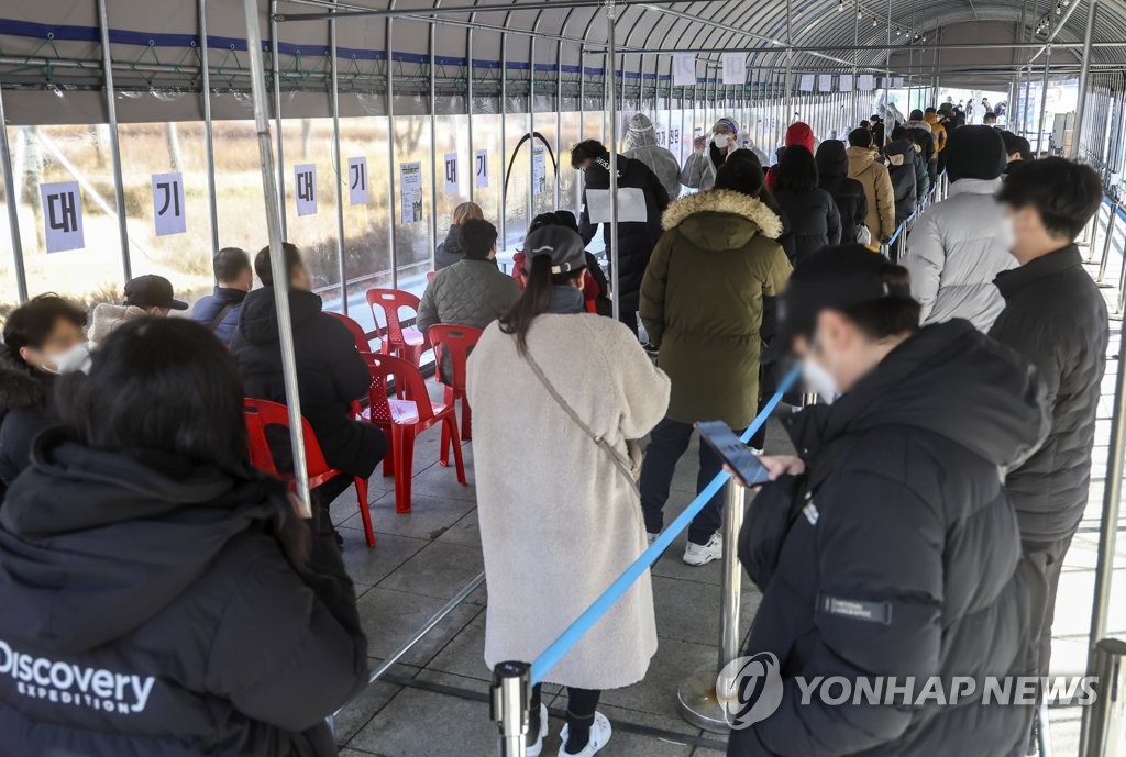 간병하려면 돈 내고 PCR 검사…환자 보호자들 '발끈'