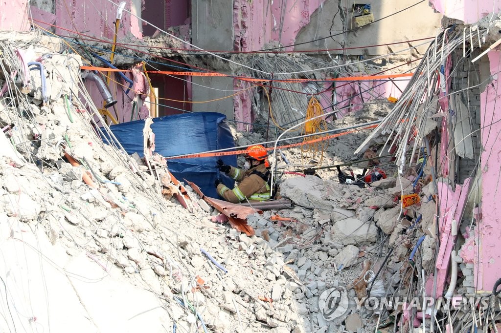 '붕괴 사고' 남은 실종자 1명뿐…구조당국, 수색 박차