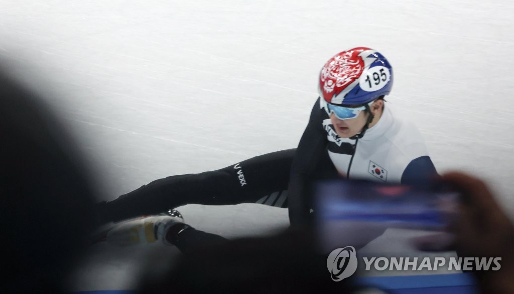 [올림픽] 자꾸 넘어지는 쇼트트랙 빙질…'중국의 관리 능력 부족?'