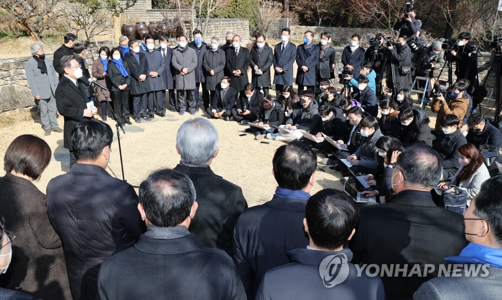 이재명, 이틀째 PK 집중공략…"文정부 공과, 온전히 떠안겠다"