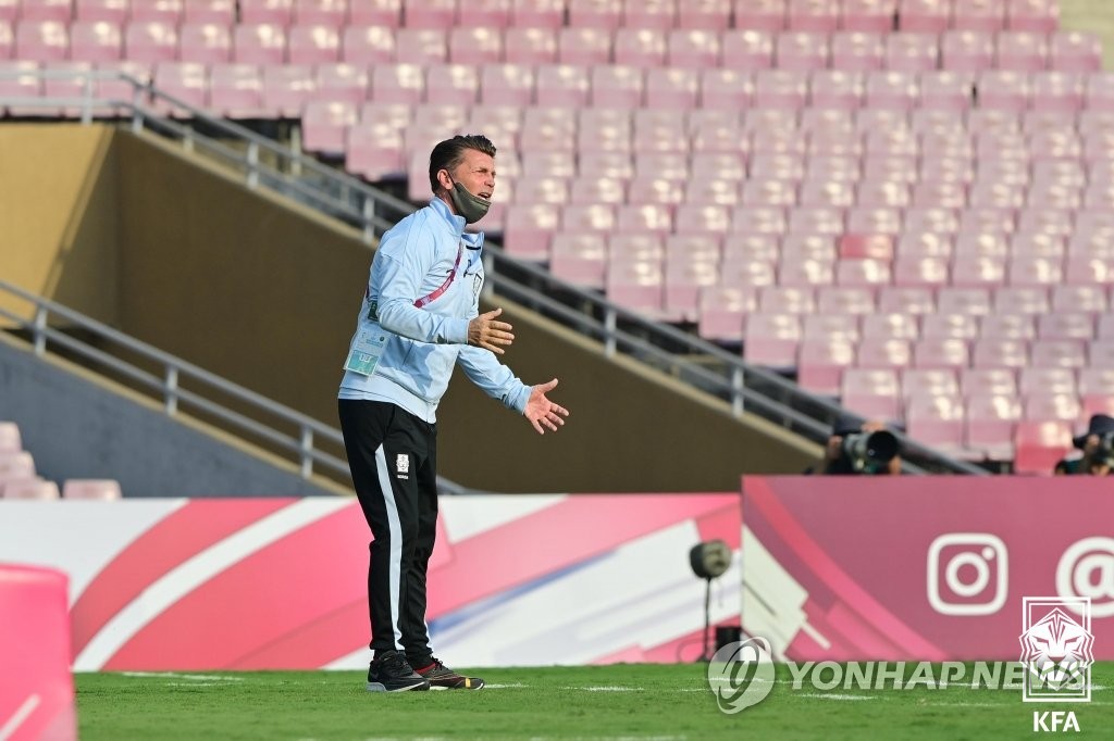 우승은 놓쳤지만…한국 여자축구 아시아 '2강' 올린 벨 감독