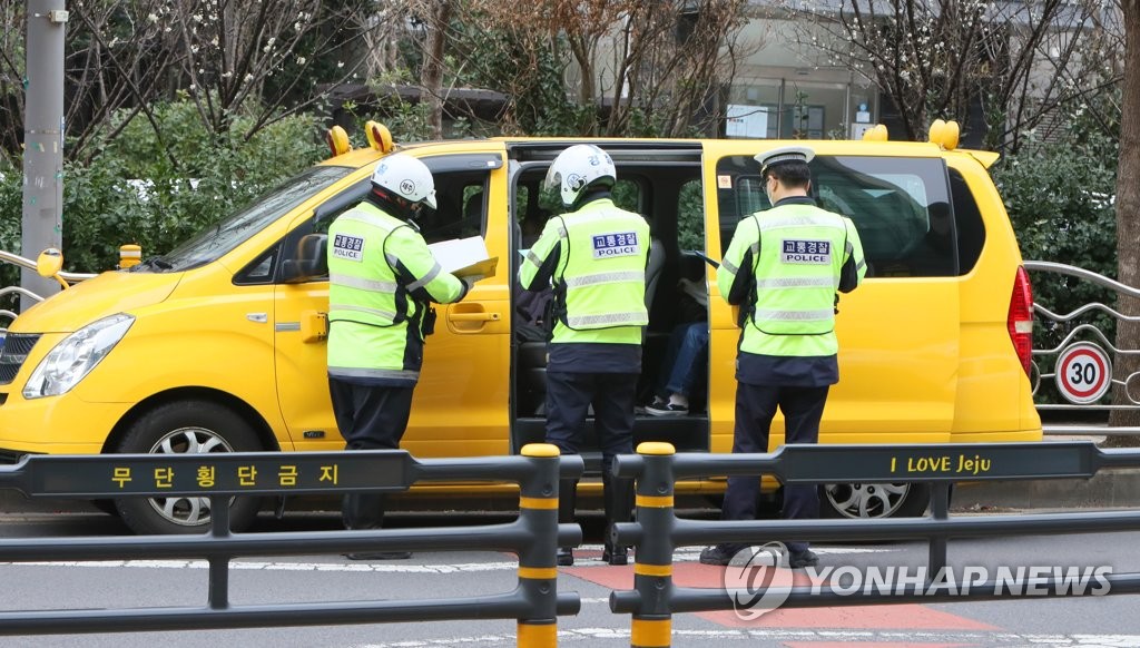 제주 어린이 통학버스 특별단속 첫날 20건 적발