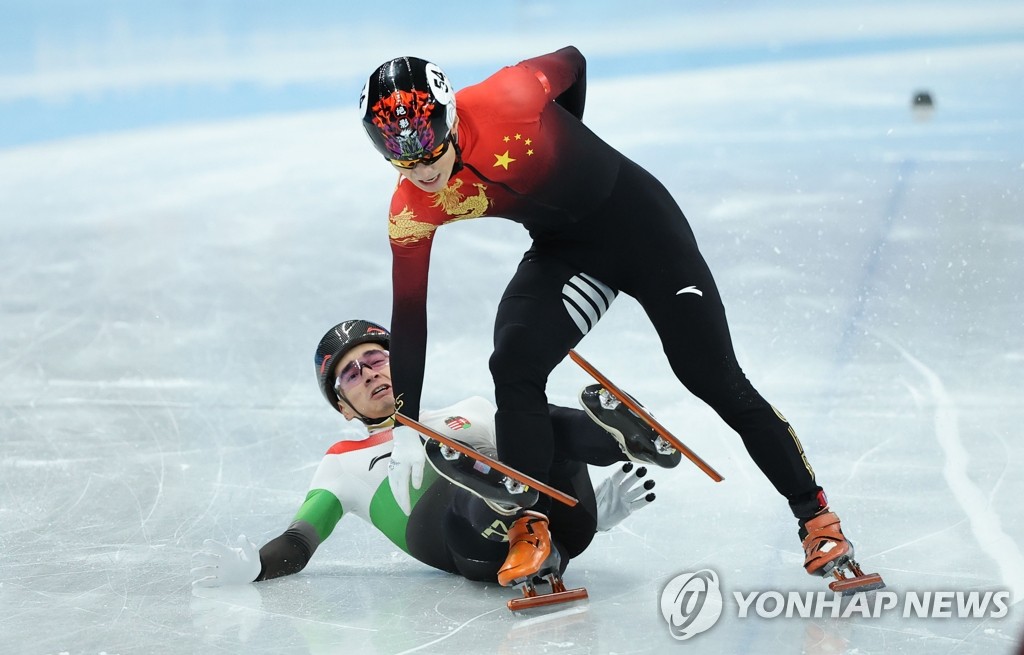 -올림픽- 中 런쯔웨이, 쇼트트랙 1,000ｍ 우승…홈 텃세로 훔친 금메달