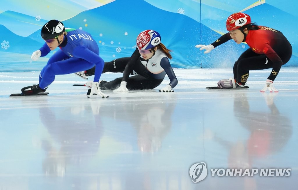 [올림픽] 자꾸 넘어지는 쇼트트랙 빙질…'중국의 관리 능력 부족?'