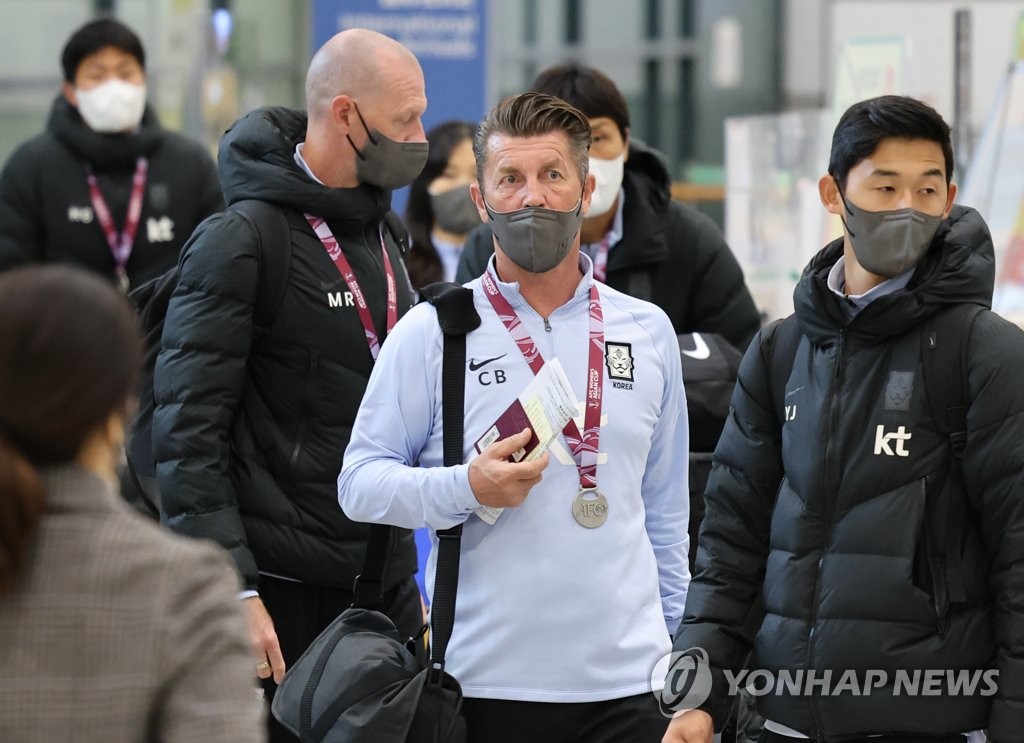 '아시안컵 첫 준우승' 여자 축구대표팀 귀국…'이젠 월드컵이다'