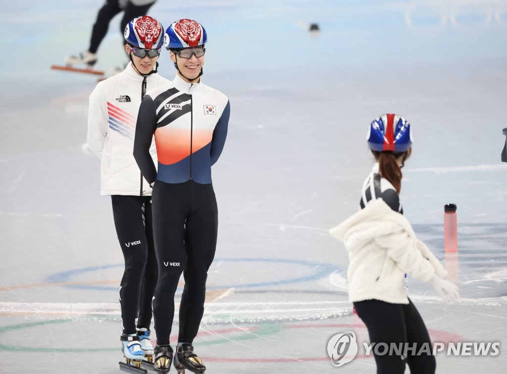 [올림픽] 황대헌·이준서에 손 찢어진 박장혁까지…완전체로 웃으며 훈련