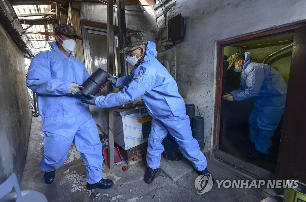 해군 1함대, 연탄 1천500장 어려운 이웃에 전달