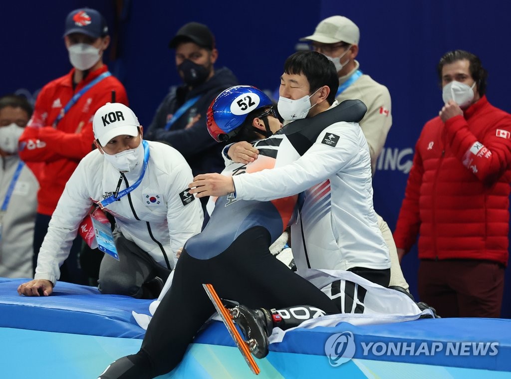 [올림픽] 평창서 두 번 넘어진 황대헌, 불운 씻고 '금빛 질주'(종합)