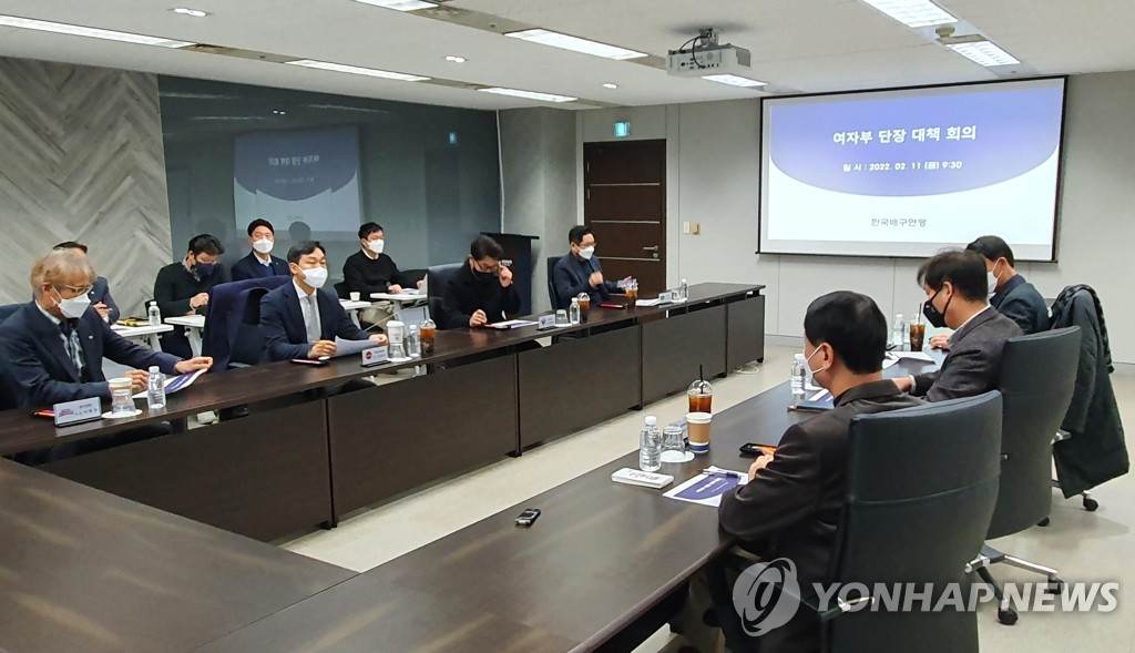 프로배구 코로나 비상…기업은행·흥국생명서 추가 확진자(종합)