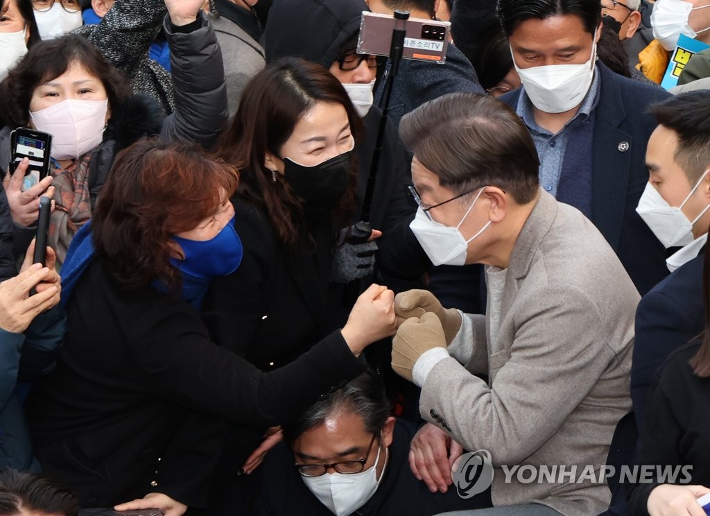 이재명, 4·3 위령탑서 "까마귀가 우릴 보는듯…정치보복 안돼"