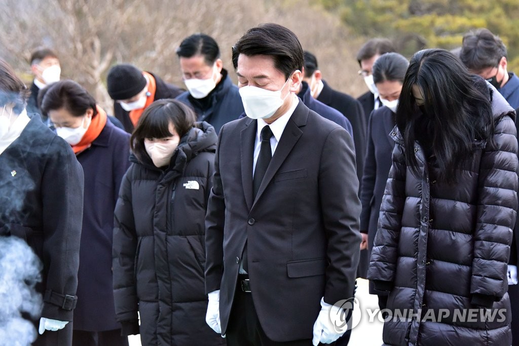 安 10대 공약 발표…"사드 추가배치 검토·한미 핵공유협정"