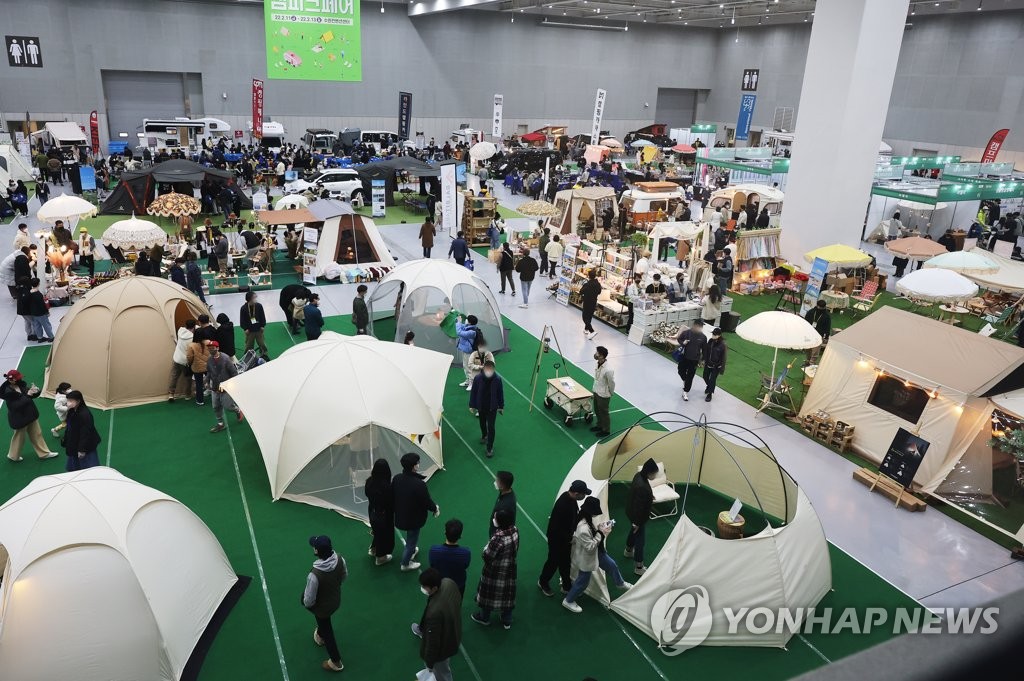 미세먼지·눈·비도 못 막은 전국 나들이 행렬…평년보다 포근