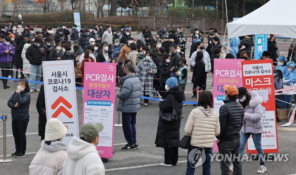 [1보] 신규확진 5만4천619명, 닷새째 5만명대…위중증 306명으로 증가