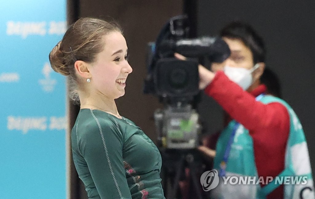 [올림픽] "질문 한 개 만!" 취재진 요청에…끝까지 침묵한 발리예바