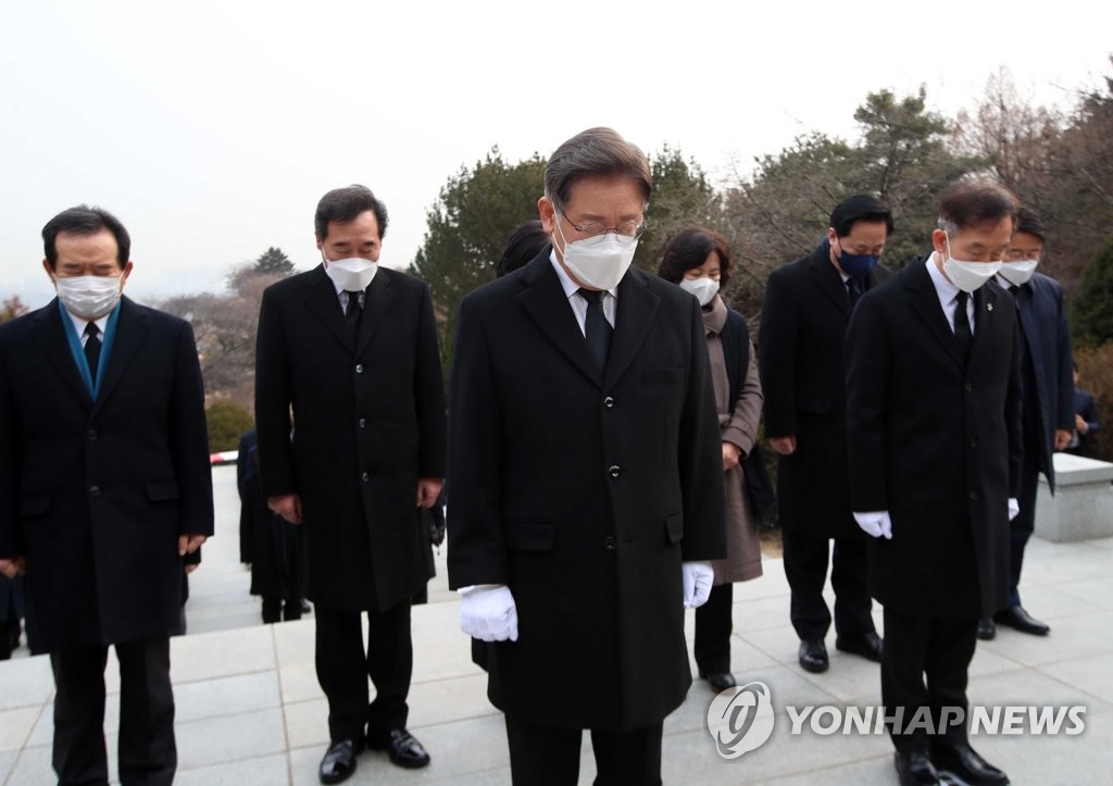 이재명, 오전엔 통합·오후엔 친기업…진보색 빼며 부동층 공략(종합)