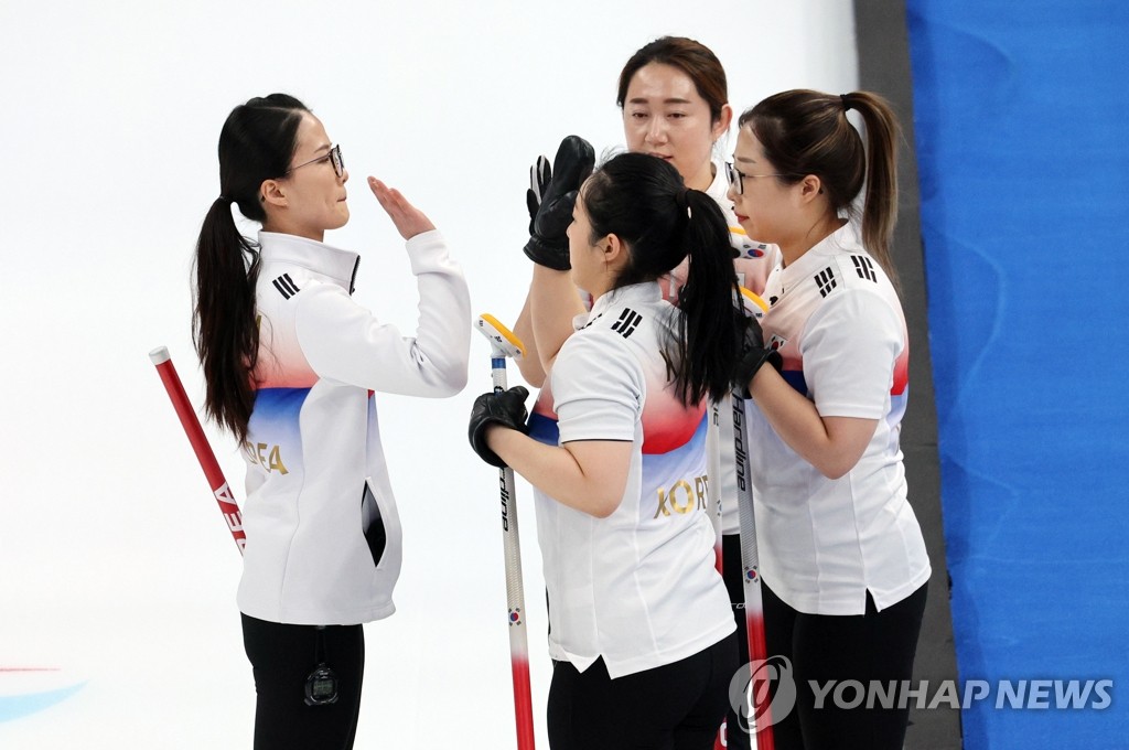 -올림픽- 한국 컬링, 일본에 10-5 완승…3승 3패로 '4강 가능성 ↑'