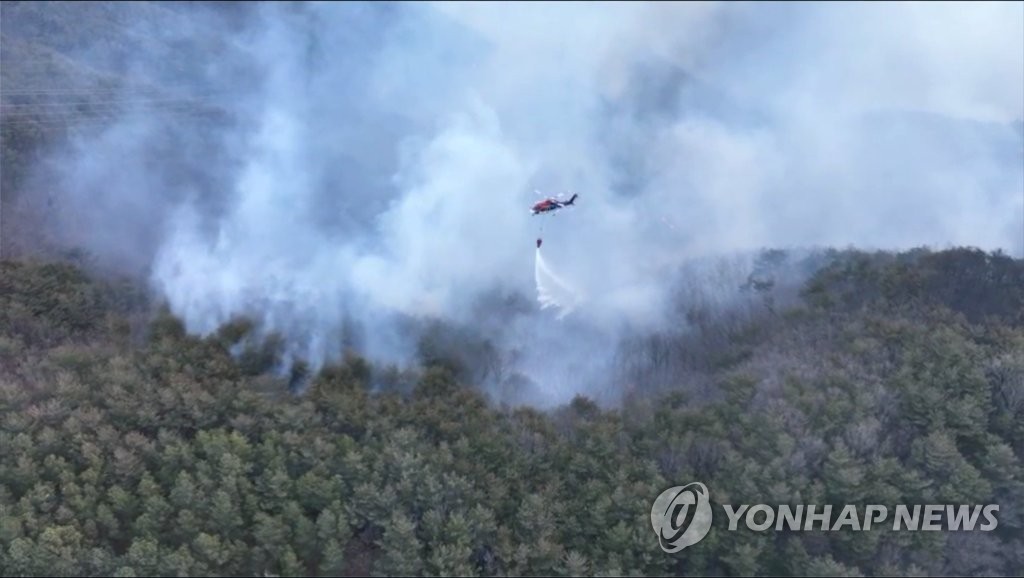 송신소 200ｍ 앞까지 닥친 영덕 산불…7시간만에 진화(종합)