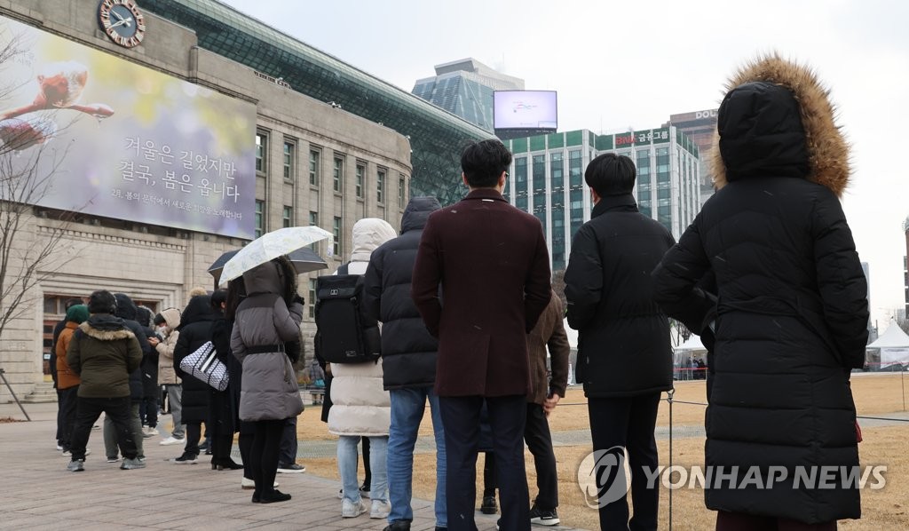 정부, 거리두기 '8명·10시' 완화 검토…18일 조정안 발표 예정(종합)