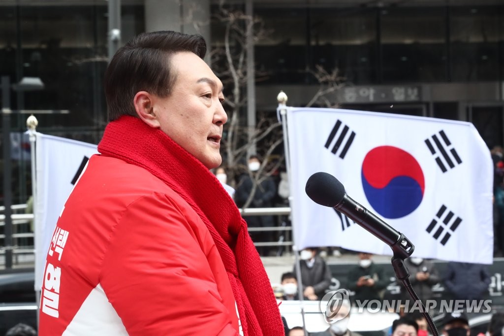 청계광장서 첫발 뗀 윤석열, 부산行 정권교체론 바람몰이