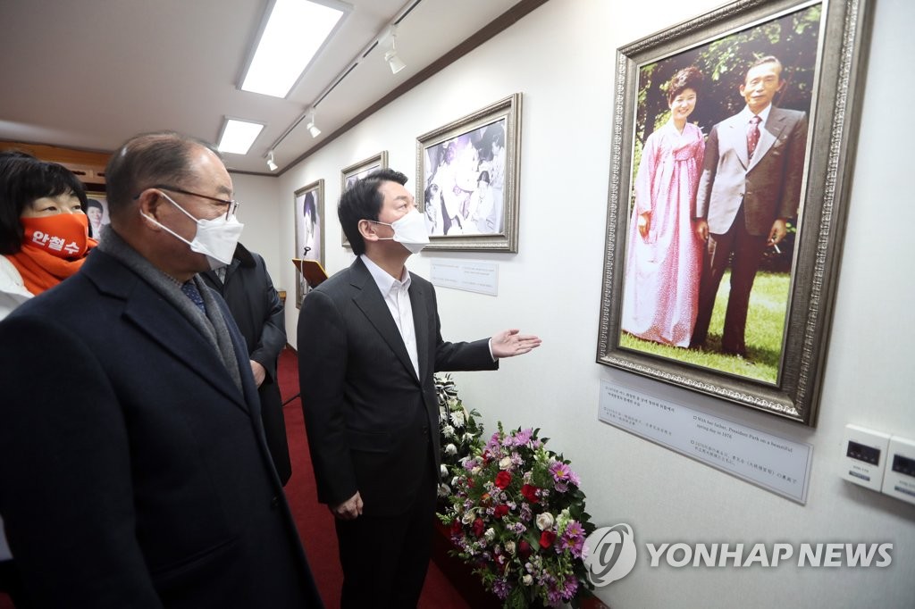 [후보 24시] 김밥 한줄 들고 보수 심장부 들어간 안철수…"9회말 4번 타자"