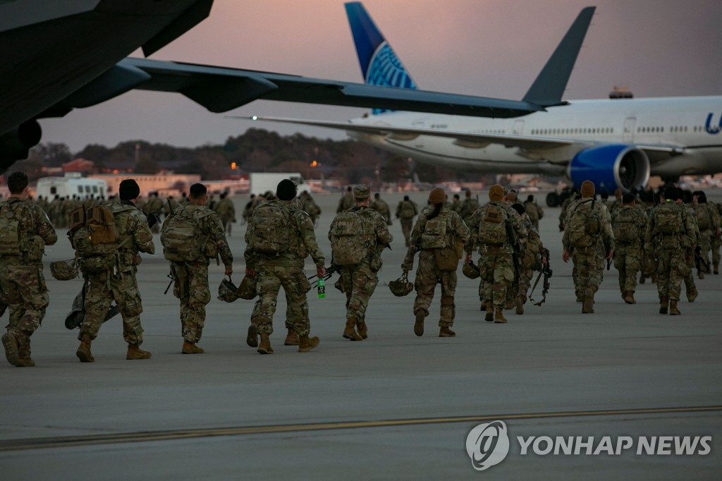 [우크라 일촉즉발] 美, 동유럽에 F-35 전투기 8대·아파치헬기 32대 추가배치