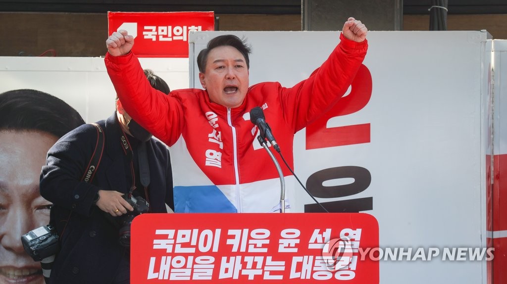 이재명 "위기극복" 윤석열 "정권교체"…경부 상하행선 대격돌(종합)